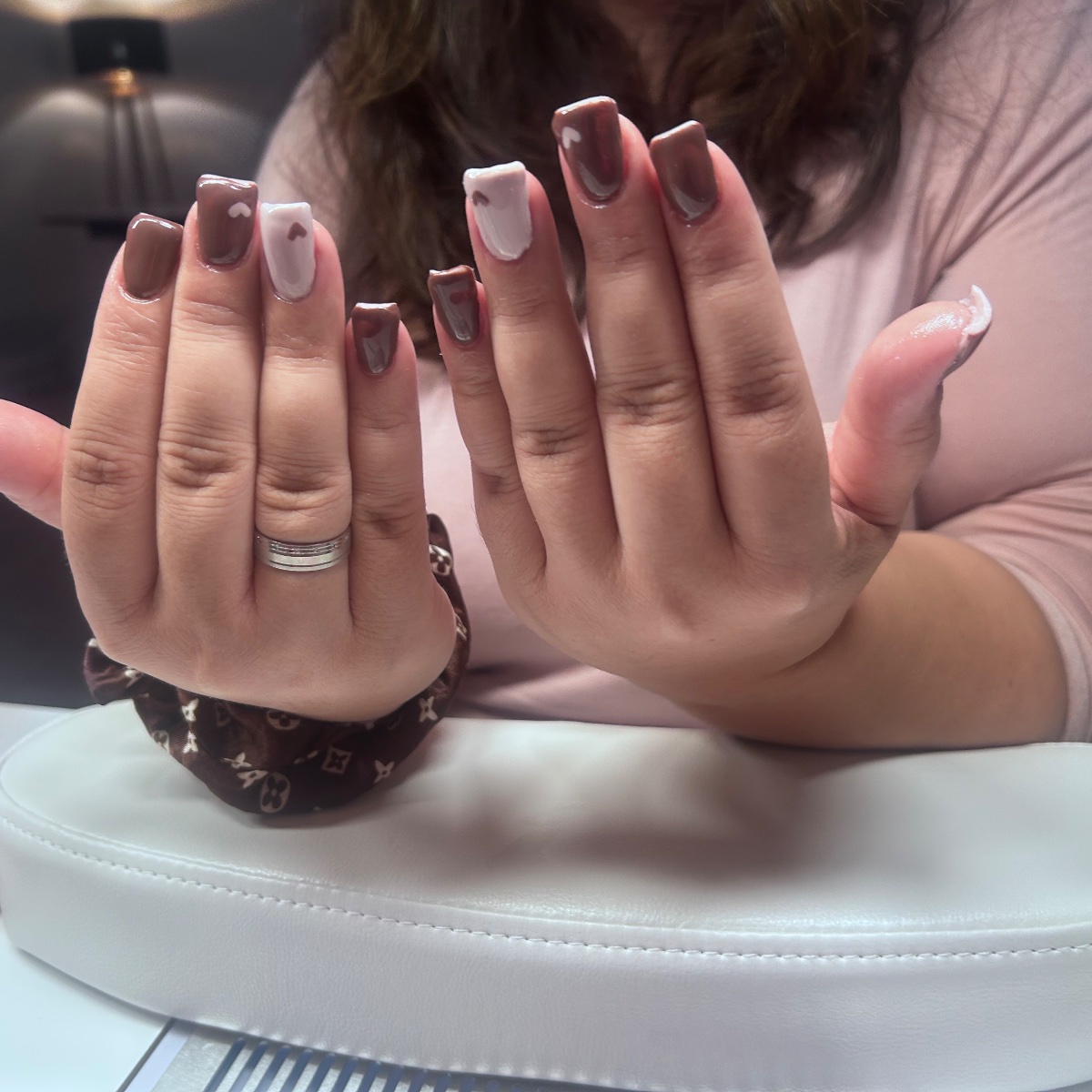 Nagel Brown mit Herz